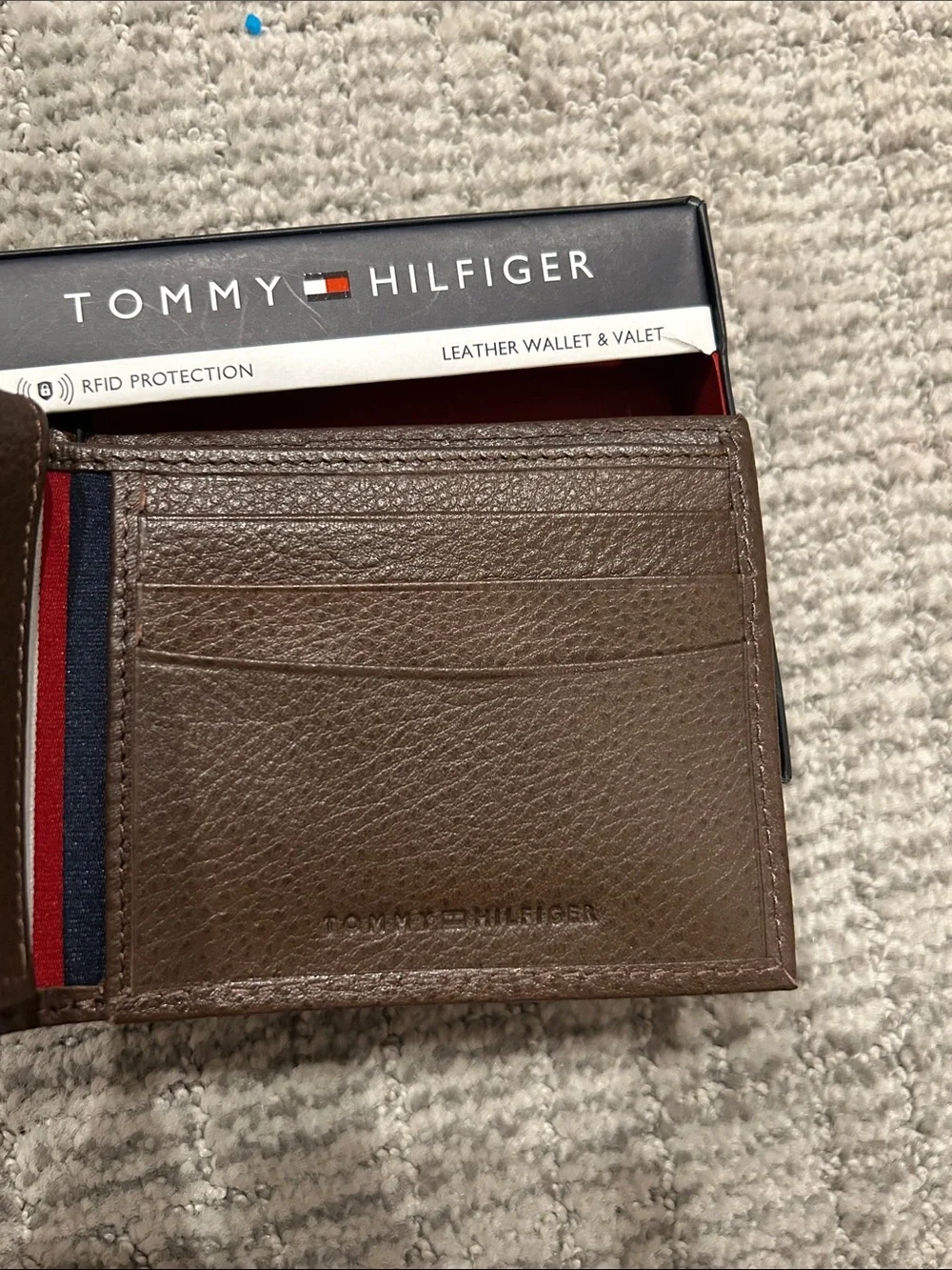 Tommy Hilfiger Logo RFID Protection Genuine Leather Wallet